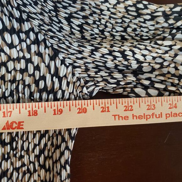 Catherines Accordion Pleat Studded Jewel Keyhole Sheer Blouse Top Plus Size 1X - Picture 9 of 11